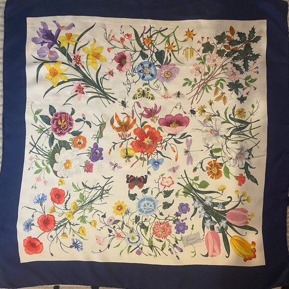 Gucci 100% Silk Flora Print Navy Scarf - Twill Carre Cruise Collection - Picture 1 of 12